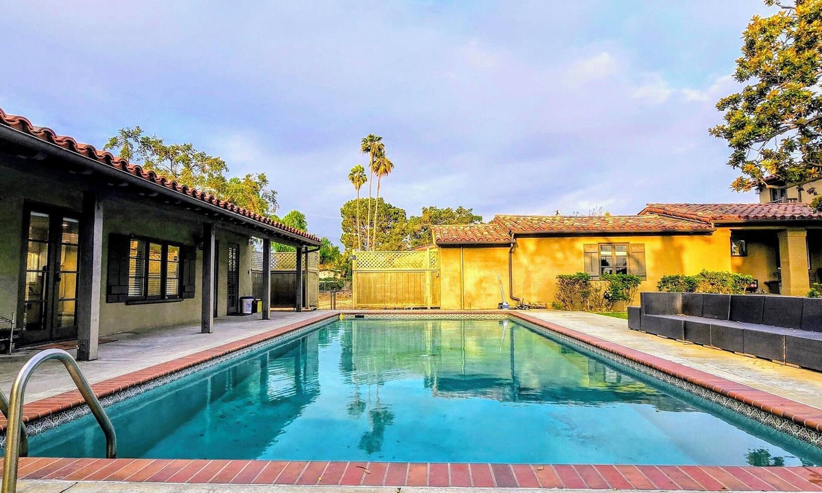 Walnut Valley House | Beautiful Pool House w/Swimming Pool & Parkings