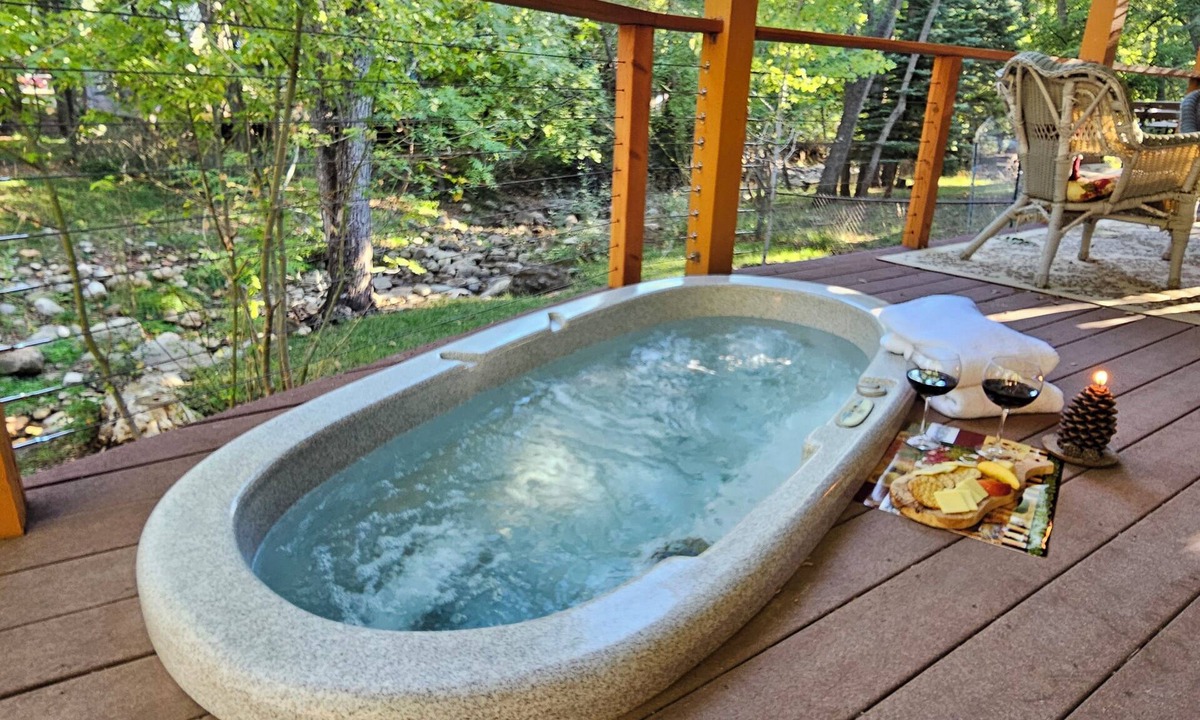 Christopher Creek Cabin | Beautiful Retreat on the Creek with Fireplace and Outdoor Spa