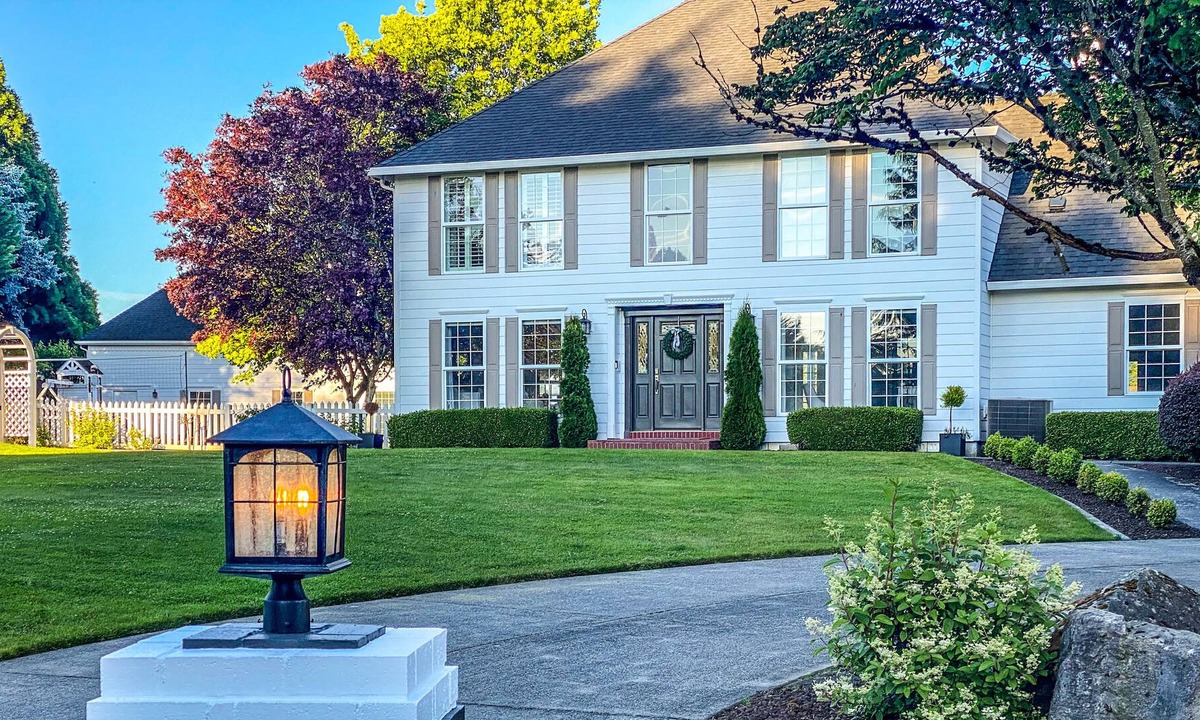 Brush Prairie House | BEAUTIFUL RETREAT W/ AMAZING VIEWS, FUN AMENITIES & CLOSE TO DOWNTOWN