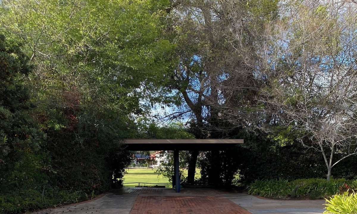 Lincoln Acres House | Beautiful spacious 3 bed 3 bath house with a pool/jacuzzi, and a large back yard