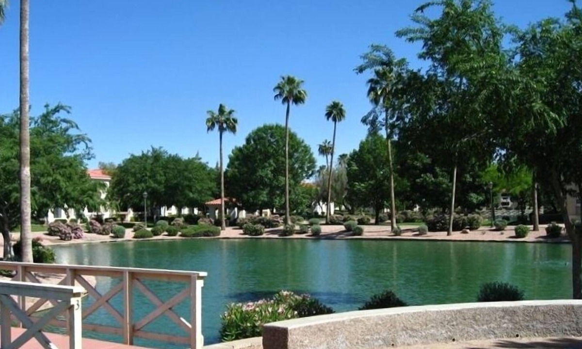 Superstition Lakes Condo | Beautiful Superstition Lakes Condo: Golf Course, Lakes & Pool
