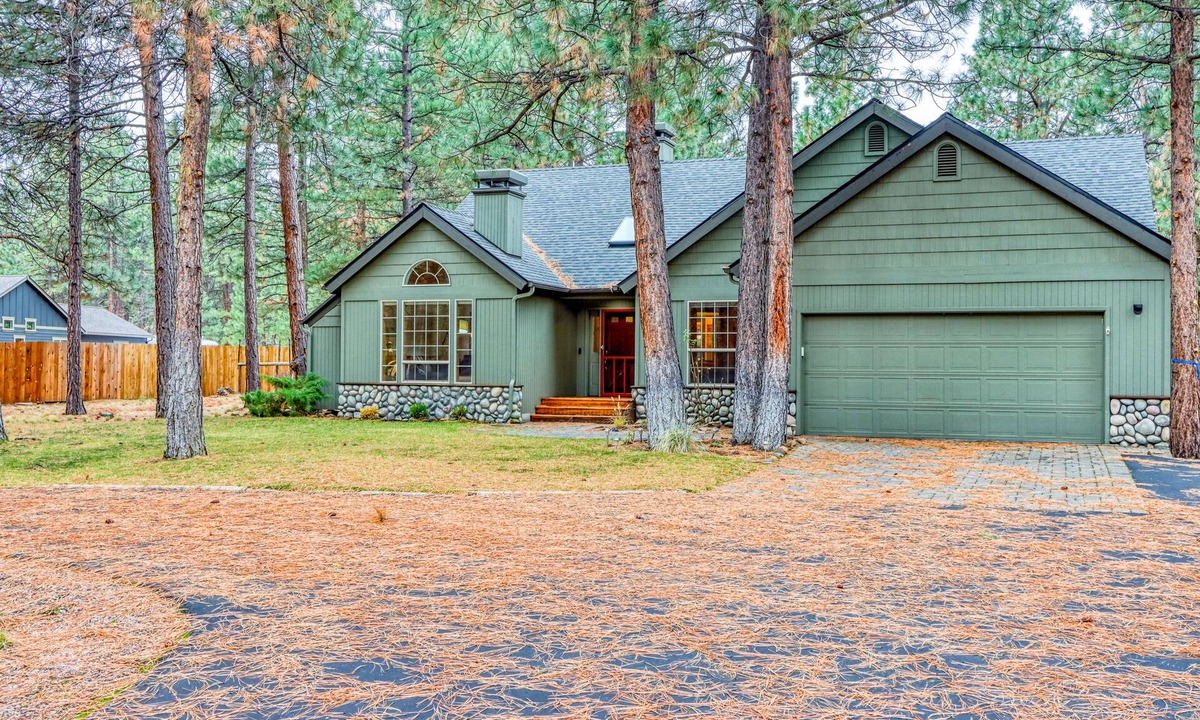 Sisters House | Beautiful Tollgate getaway with private hot tub, shared pool & tennis