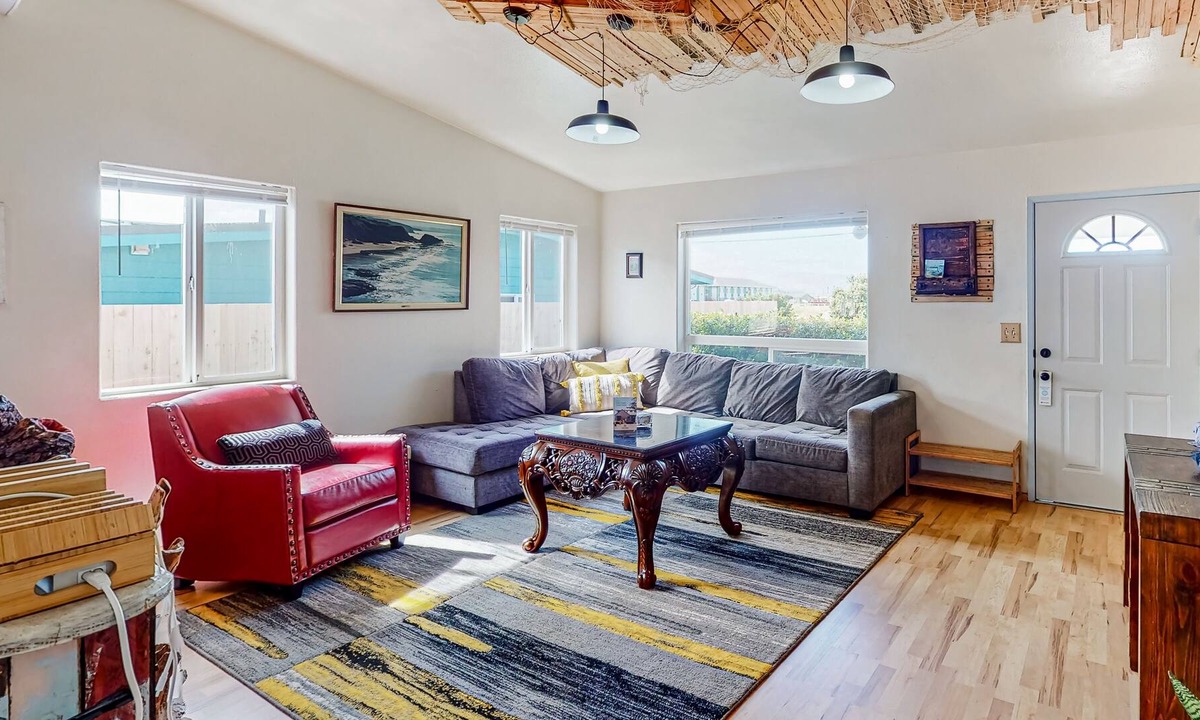 Bayshore House | Beautiful vacation getaway steps from beach with deck, board games & EV charger