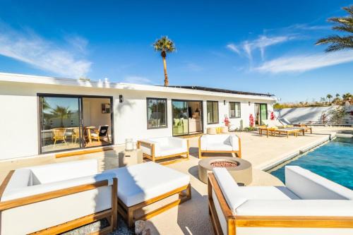 Palm Springs Villa | Beautiful villa with private pool