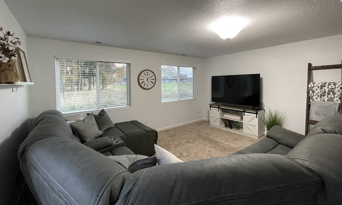 Albany House | Beautifully decorated 3 bedroom home on one acre