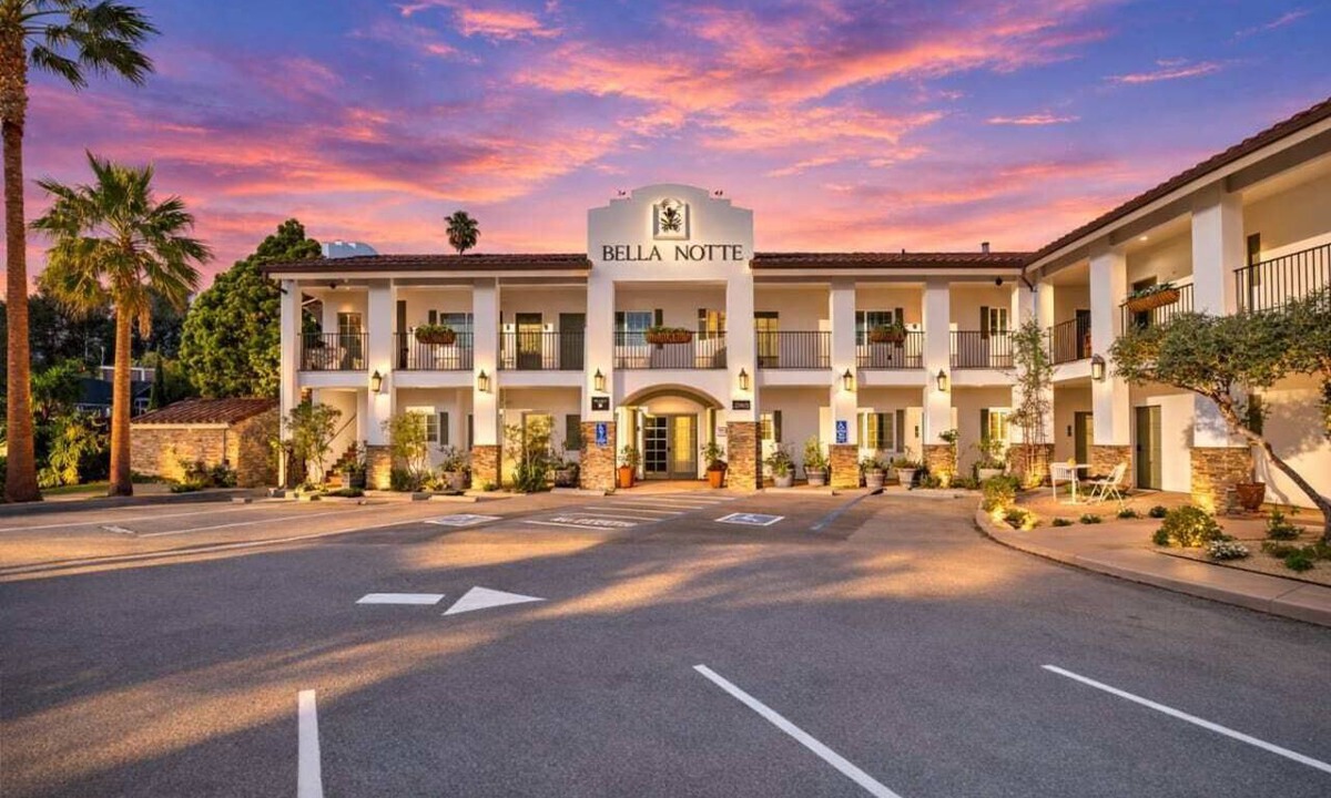 Eastside Santa Cruz Apartment | Bella Notte by the beach Studio 5