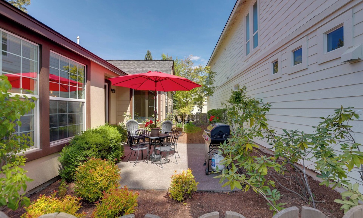 Century West House | Bend Home: Office, Garage, Parks, Seasonal Pool!