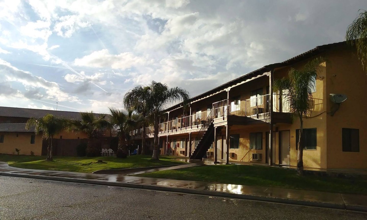 Oildale Hotel | Best Economy Inn n Suites