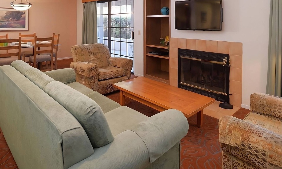 San Diego Country Estates Hotel | Best Place to Unwind! 4 Great Units, Pool, Parking, Near Mt. Woodson Golf Club