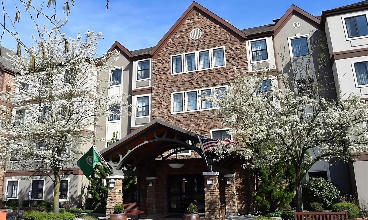 Vancouver Hotel | Best Value, Quality Stay! Near Raymond E. Shaffer Park, Free Breakfast, Pool!
