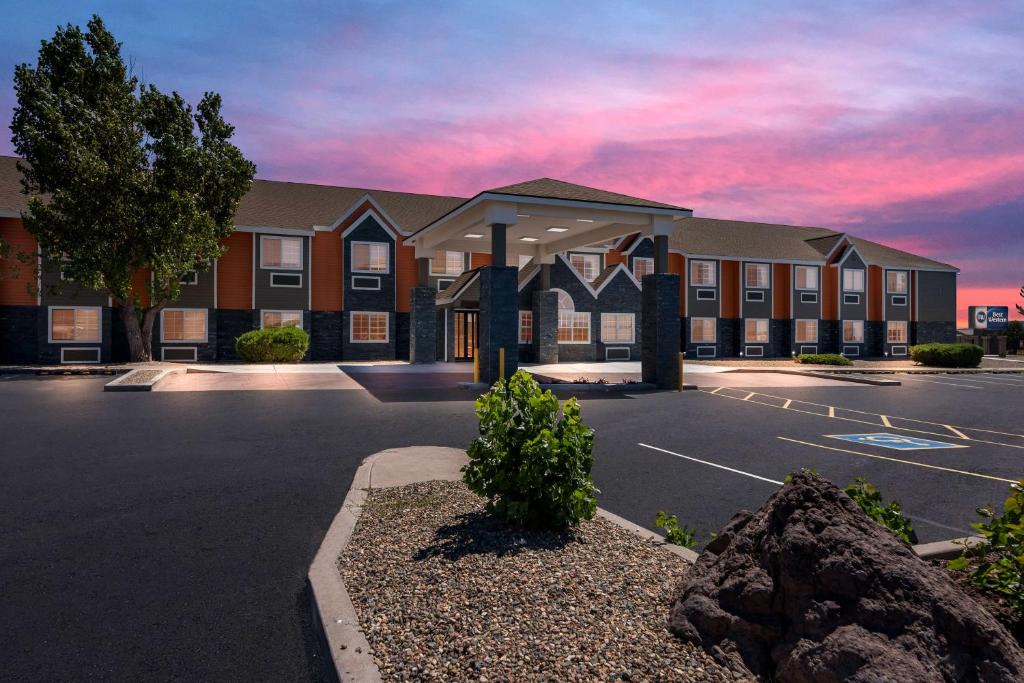 Flagstaff Hotel | Best Western Bellemont Shadow Mountain Inn