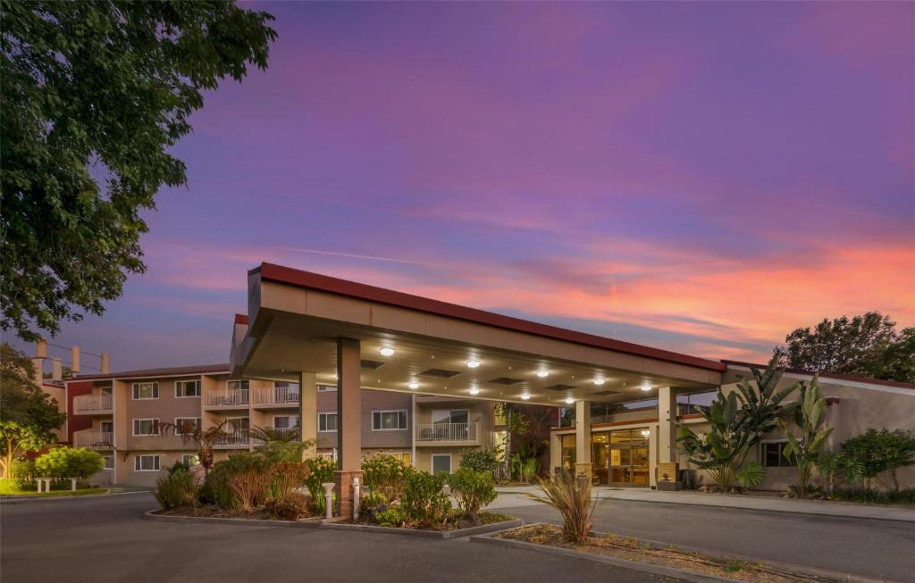 Fremont Hotel | Best Western Plus Garden Court Inn