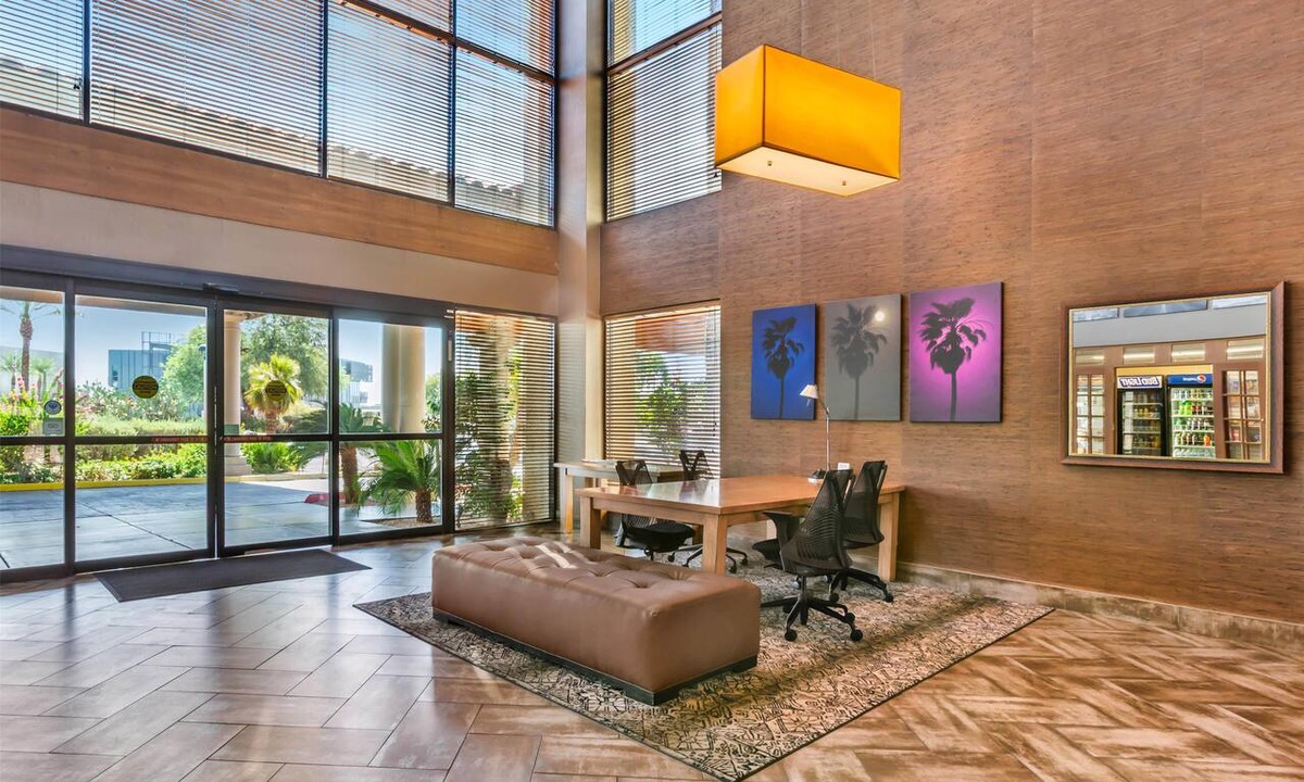 Thunderbird Industrial Airpark Hotel | Best Western Plus Scottsdale Thunderbird Suites