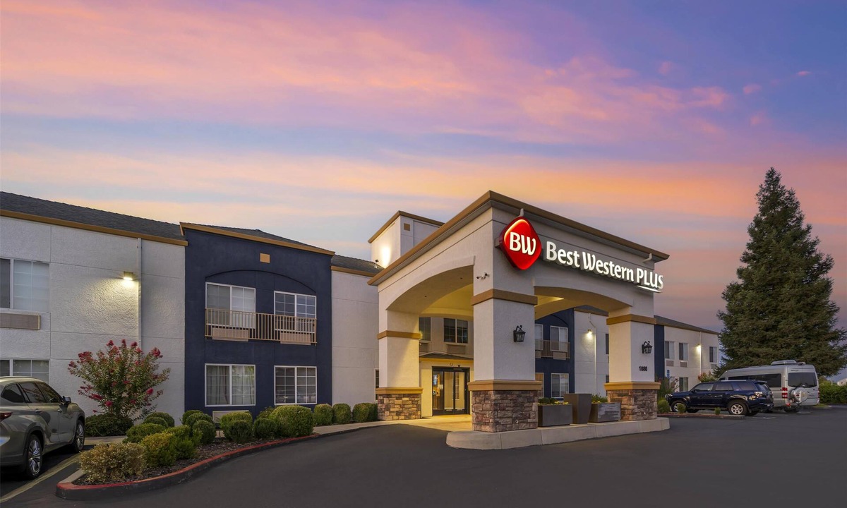 Redding Hotel | Best Western Plus Twin View Inn & Suites