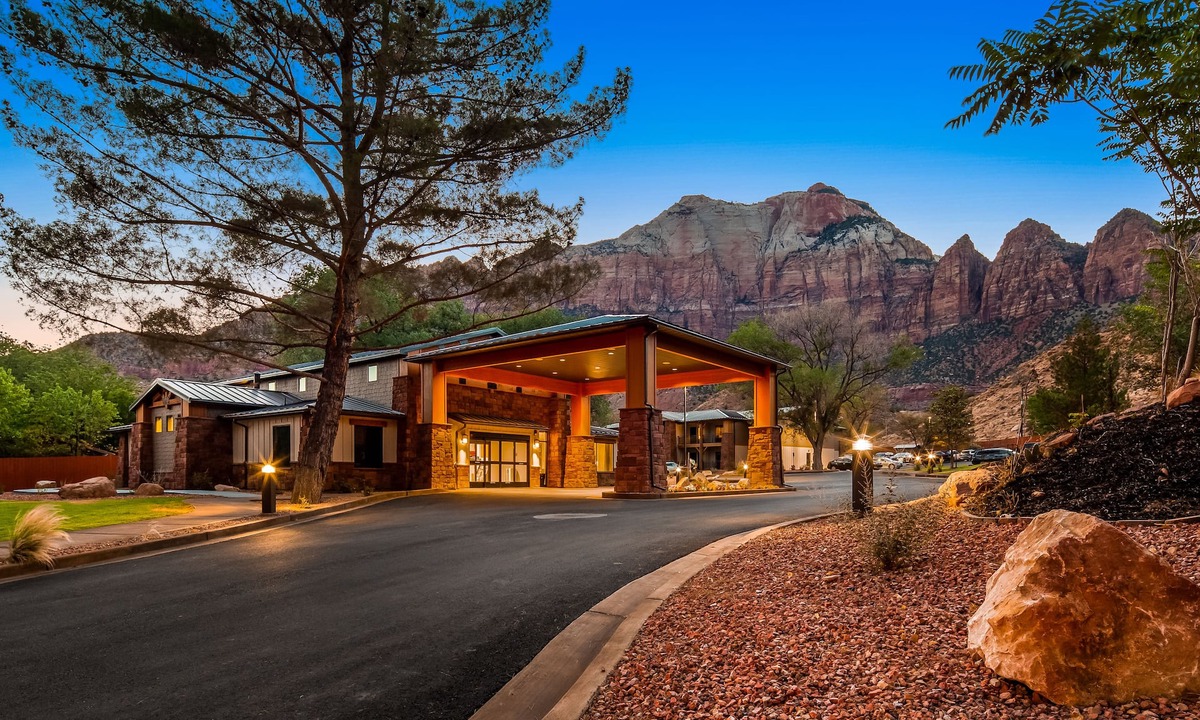 Zion National Park South Entrance Hotel | Best Western Plus Zion Canyon Inn & Suites