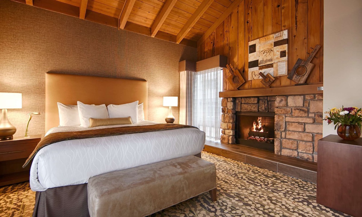 Pacific Grove Hotel | Best Western The Inn & Suites Pacific Grove
