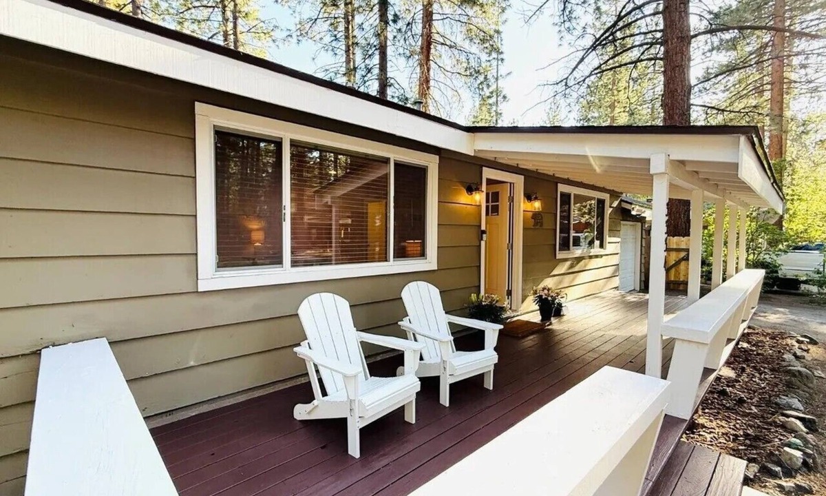 Bijou Pines Cabin | Bijou Tahoe Cabin - Walk to Lake, Near Casinos!