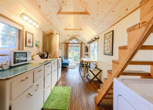 Central Oregon House | Birdhouse country living close to everything