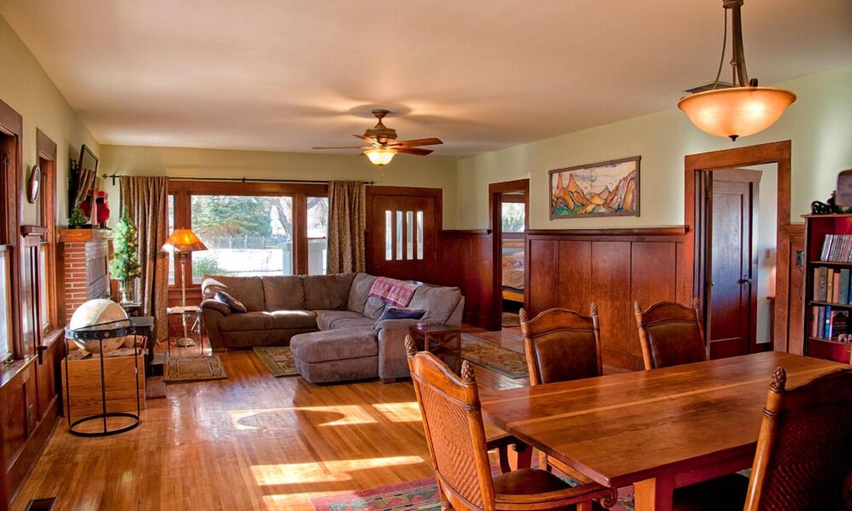 West Bishop House | Bishop Farmhouse, Sits on 1 acre, Peaceful and relaxing.