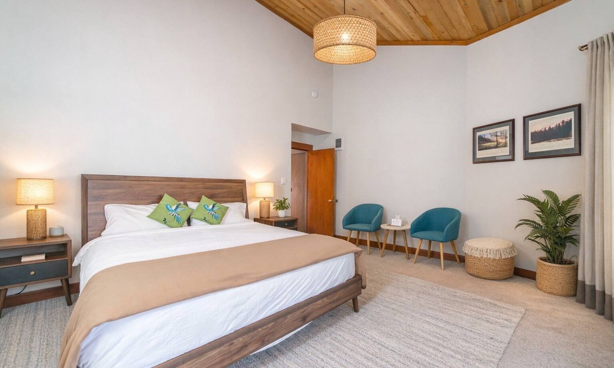 Black Butte Ranch Cabin | Black Butte Ranch Lodge Room 018