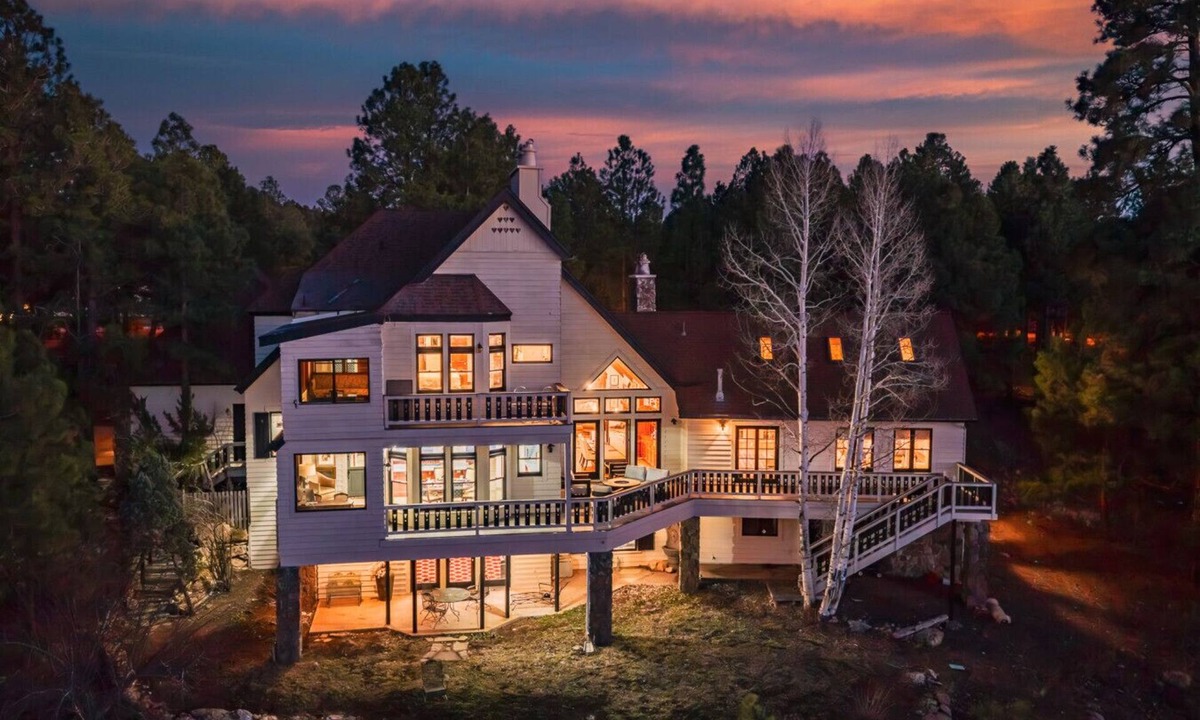 Flagstaff House | Black Diamond Manor in Flagstaff