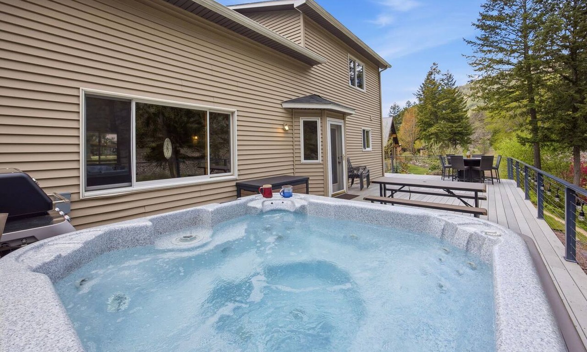 Missoula House | Blackfoot Riverfront House with Hot Tub & Relaxing Views- Minutes to KettleHouse