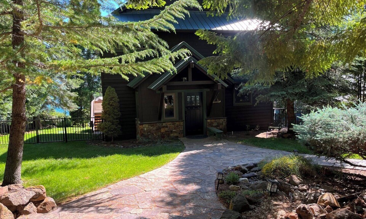 Almanor House | Blissful Days in Lake Almanor, CA