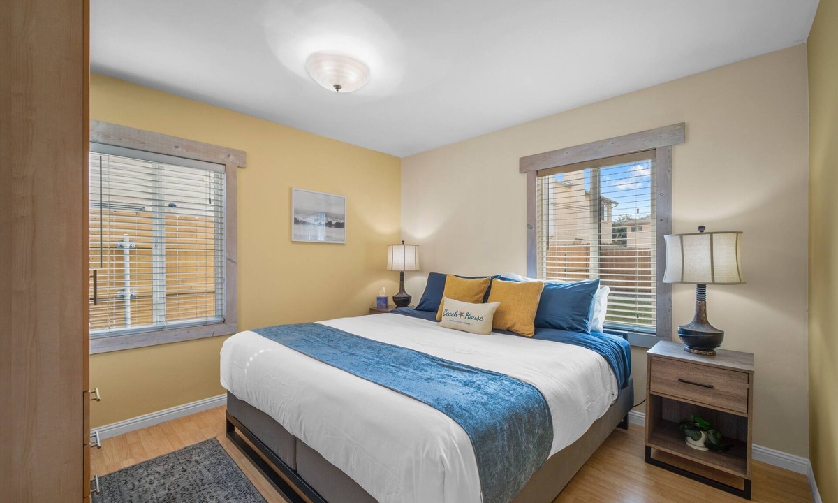 Imperial Beach House | Block to the Beach + Cozy 2BR w/King Bed, AC