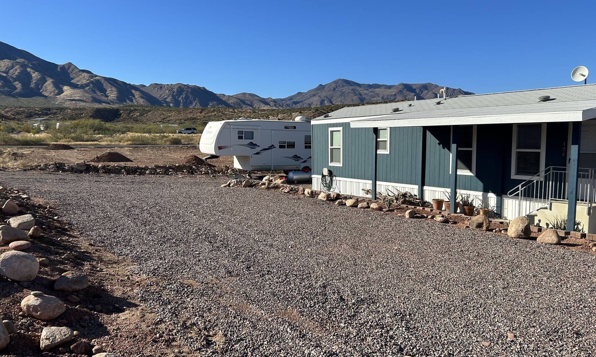 Tonto Basin House | Blue Perch is comfortable and new in the heart of Tonto Basin by Lake Roosevelt.
