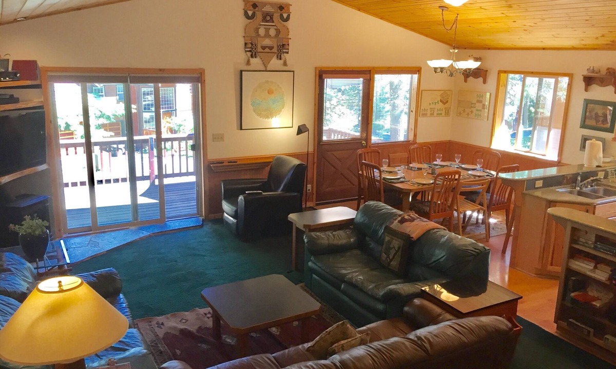 Talmont Cabin | Blue Roof Retreat-All Seasons