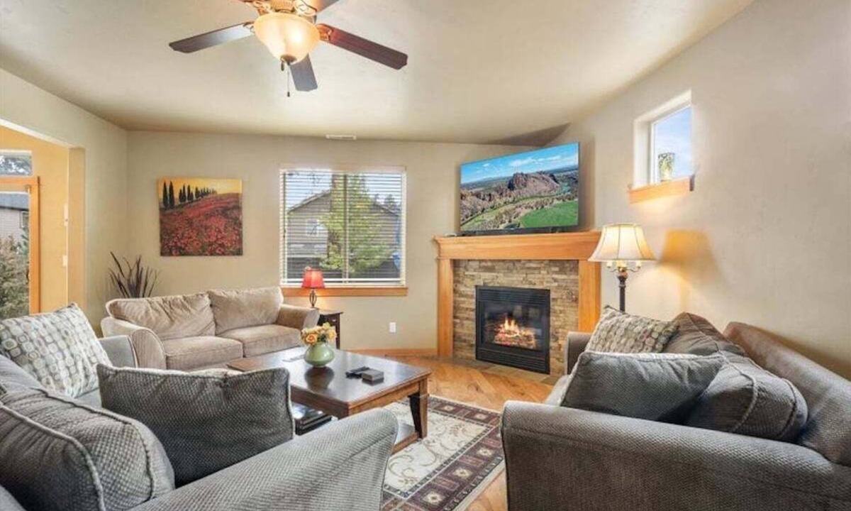 Southwest Bend House | Bluebird Day - Canyon Retreat Southwest Bend, perfect for family getaways.