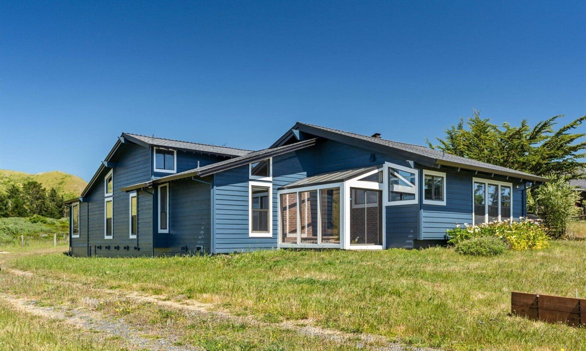 Salmon Creek House | Bodega Bay Home~Family-Friendly! Near Beach Game Room The Bodega House!