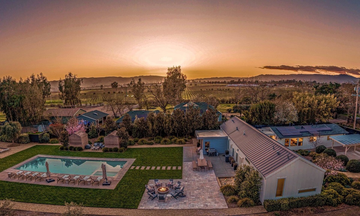 Sonoma House | Boho Mod Farmhouse Estate Sonoma Pool Spa Bocce Close to Napa