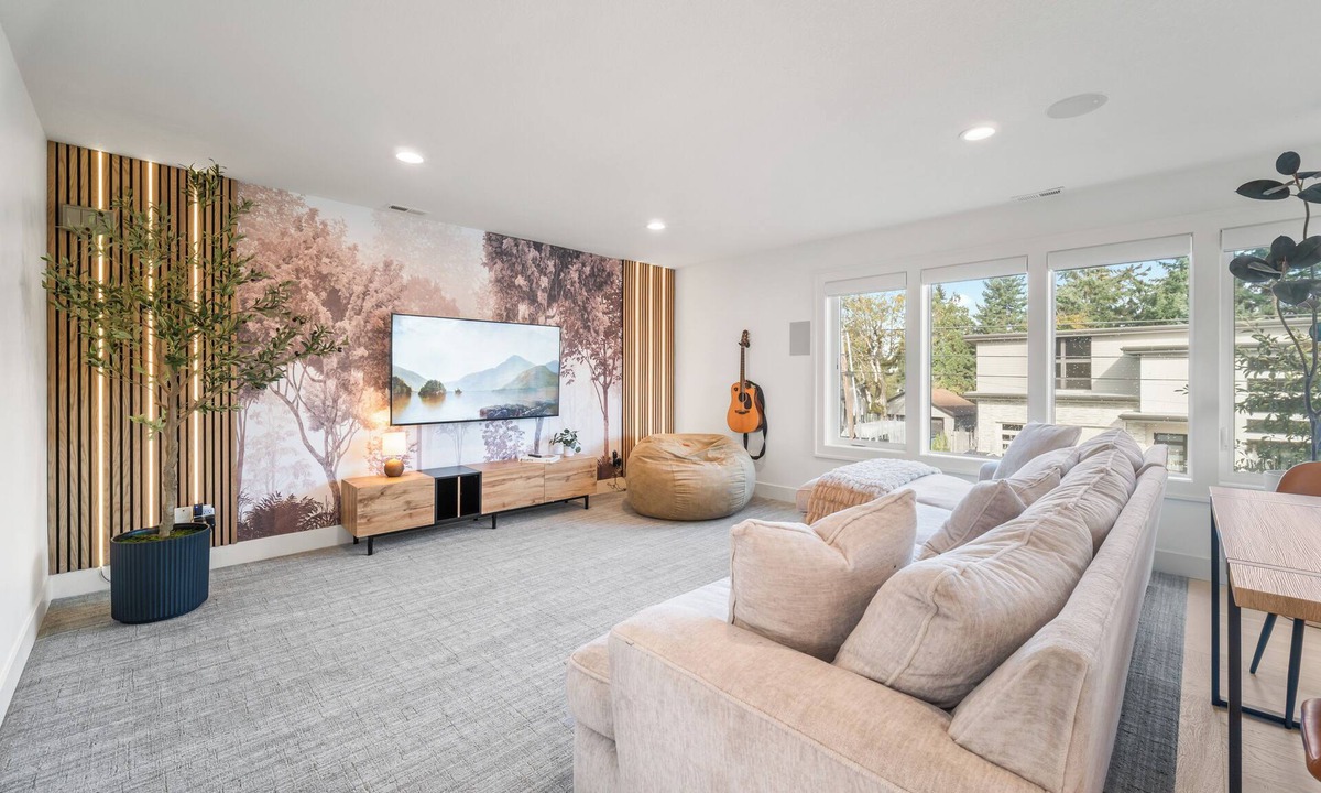 Parkrose Heights House | BOOK 7 NITES AND GET A DISCOUNT 1 BEDROOM PRIVATE SUITE