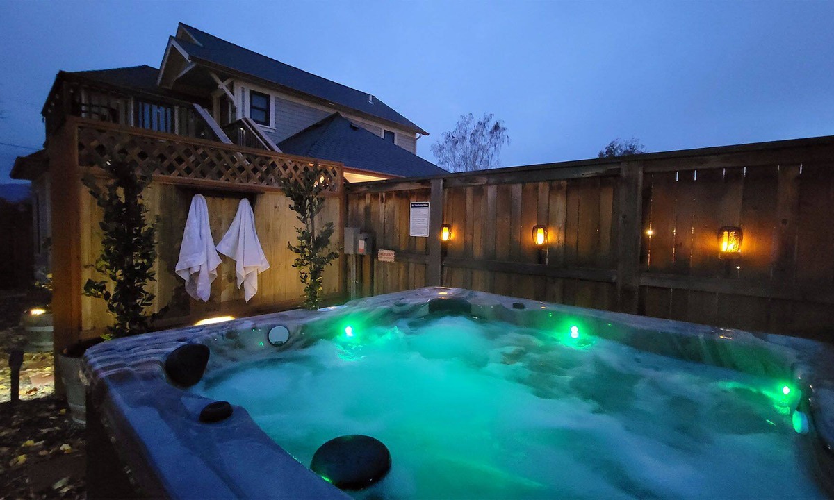 Siskiyou-Hargadine Historic District House | BookStayHop - RedTail McCall Suite~ Hot Tub and Convienent Tesla Station