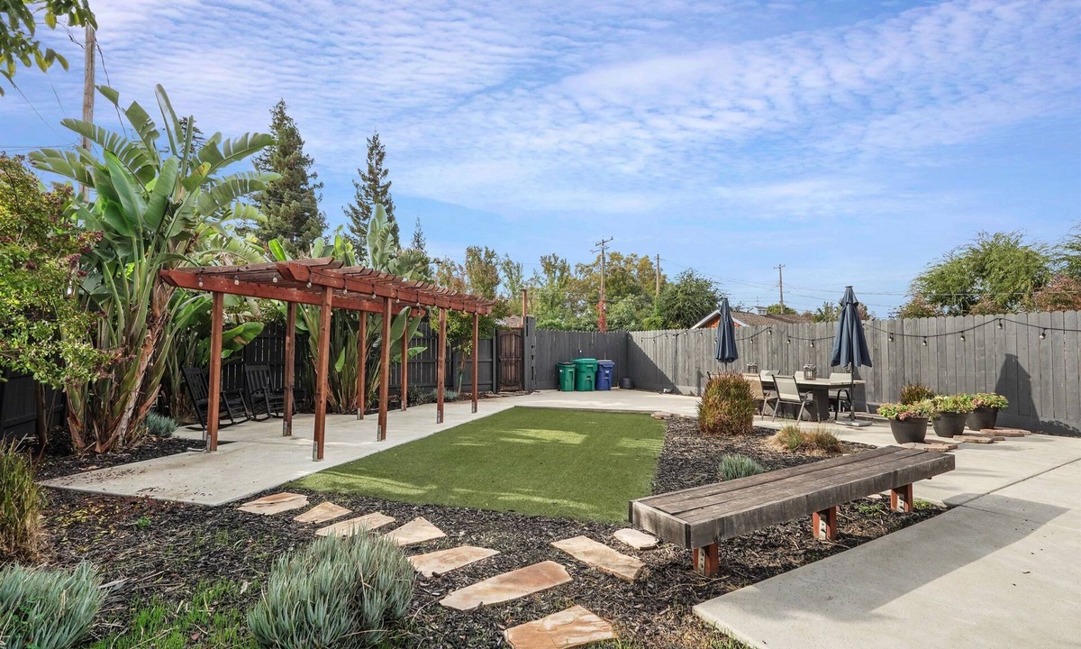 Lodi House | Bordeaux Bungalow | 1 Block to Downtown | Large Backyard | Dogs Welcome!