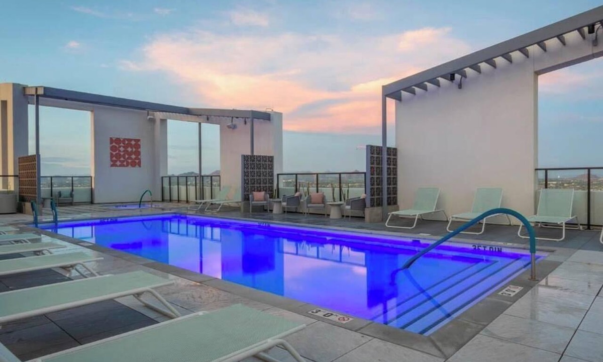 Evans Churchill Apartment | Boulevard Stays Modern Highrise STU Sky Pool, Gym 05
