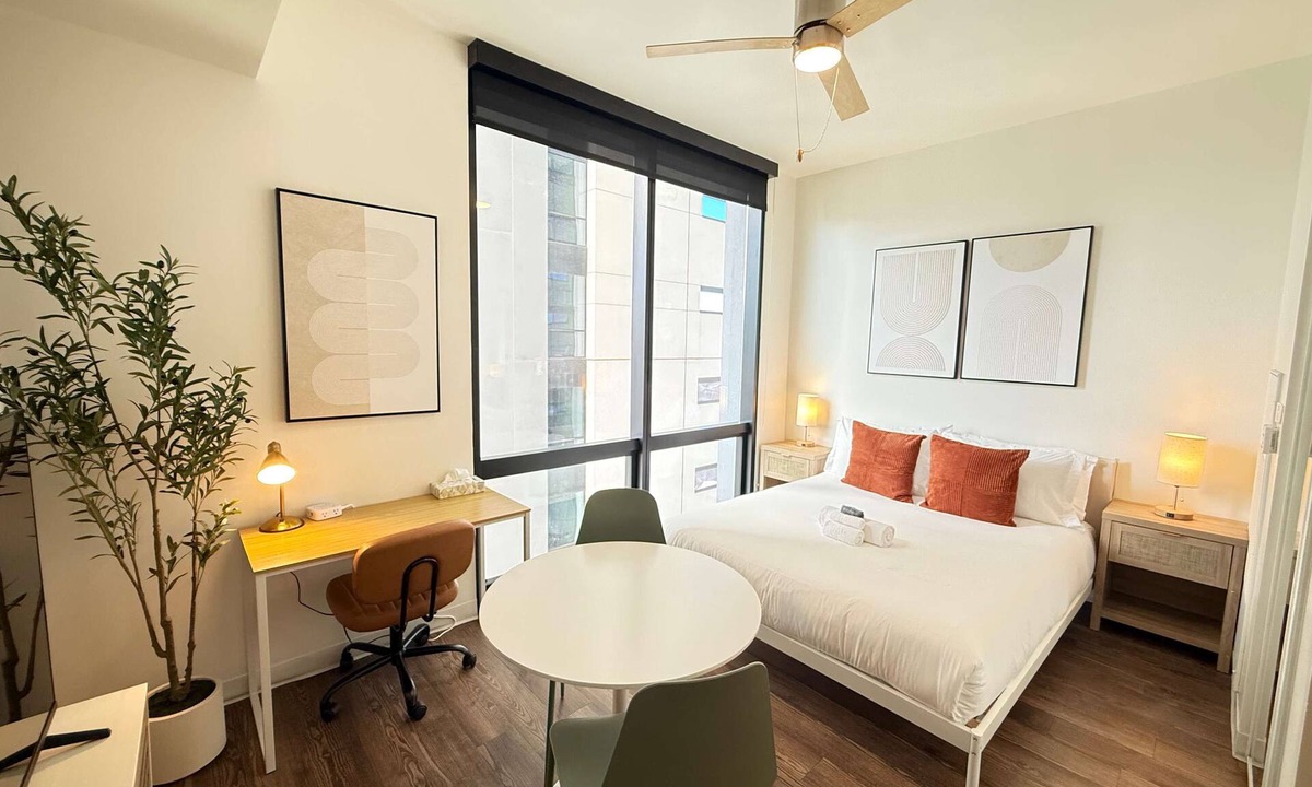 Evans Churchill Apartment | Boulevard Stays Modern Highrise STU Sky Pool, Gym 11