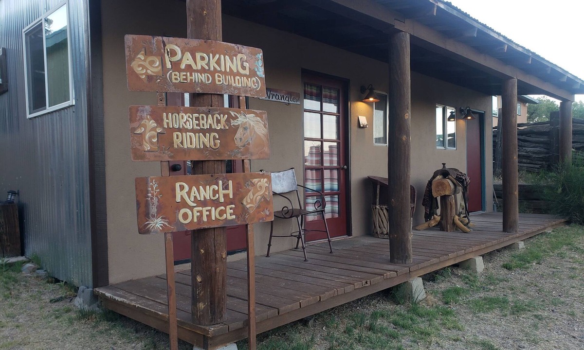 Oracle Resort | Boutique Hillside Hotel w/Views, Dark Skies & Hiking Trail. Romantic Spot for 2