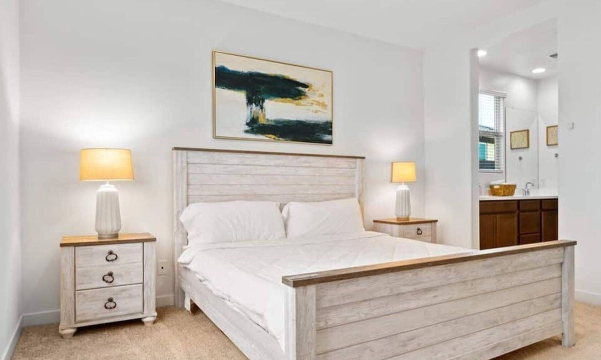 La Buena Vida House | Brand New 3 bedroom right by Westgate in Glendale
