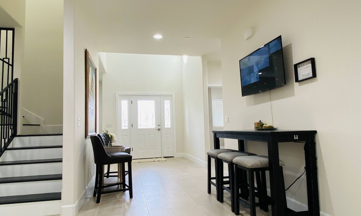 Santa Ana House | Brand new built 2022, 15 mins to Disneyland
