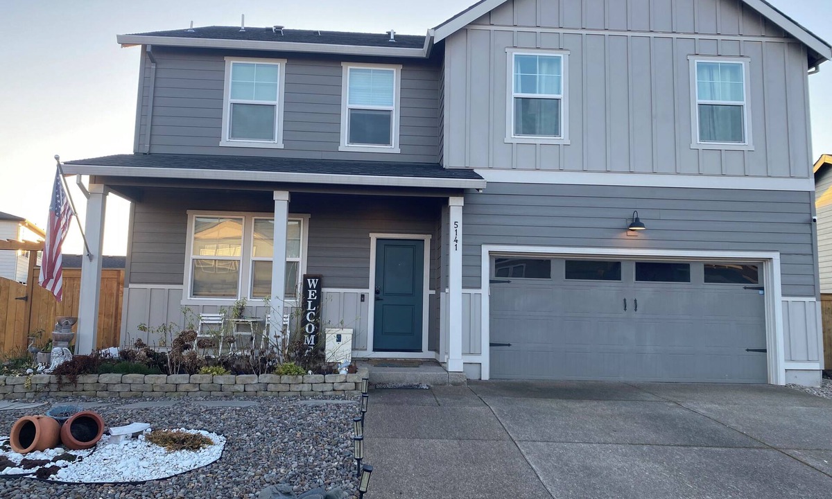 Salem House | Brand New five bedroom home on 49th Ave NE Salem 5bedroom house with AC in Salem