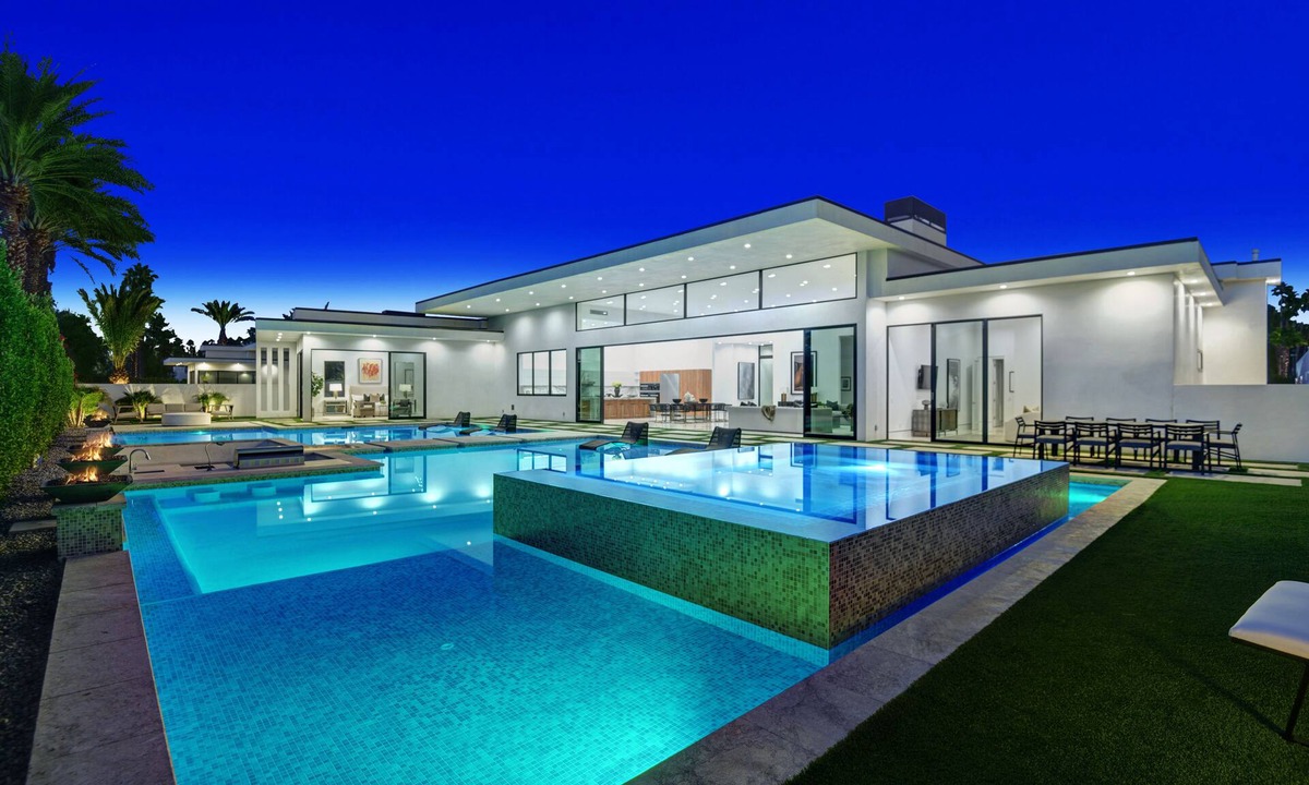Magnesia Falls Cove House | Brand New Luxury Vacation Rental, Private Resort Style Pool & Spa 3