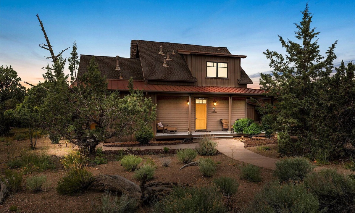 Powell Butte Cabin | Brasada Ranch Cabin, Queen Suite, Bunk Room, Private Decks, Patio, Resort Amenit