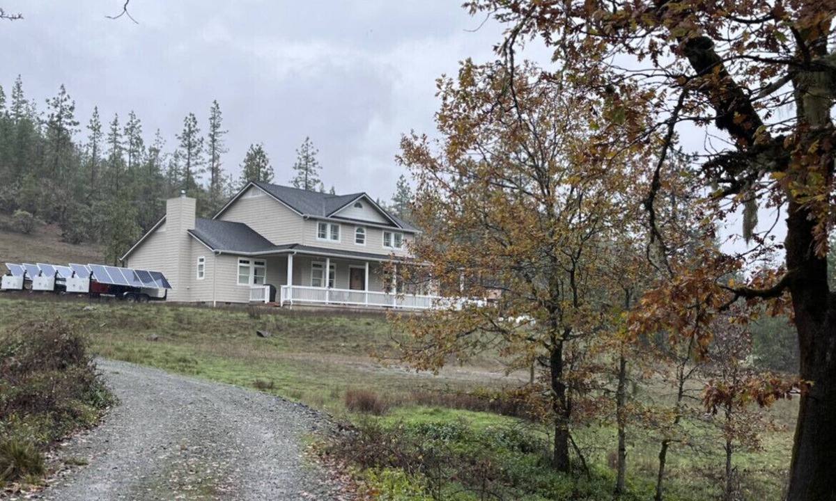 Grants Pass House | Breathtaking home with private historic bridge on a charming creek