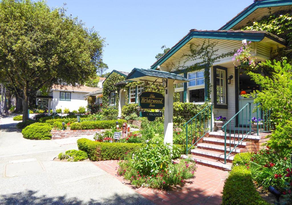 Northwest Carmel Hotel | Briarwood Inn