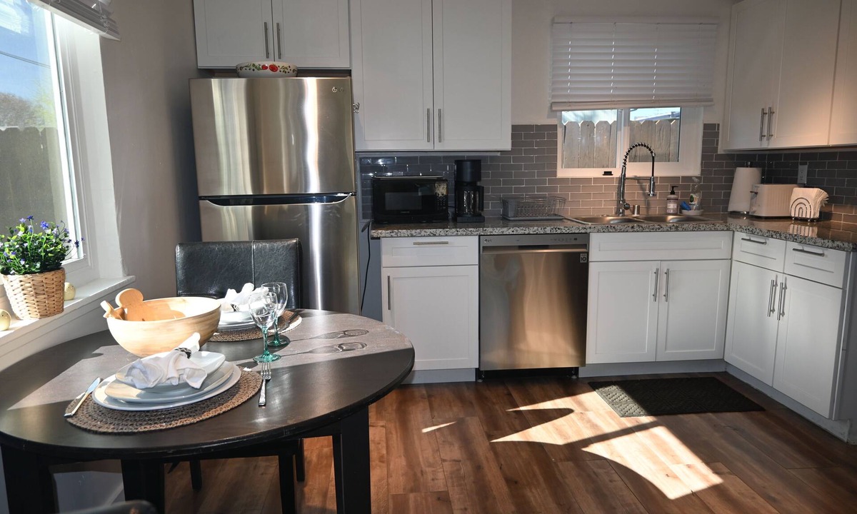 Winters House | Bright 2BR Home, King and Queen Beds, Fenced Yard, Walk to Downtown Winters