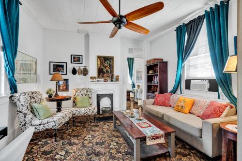 Bywater House | Bright cottage w gardens & bayou-style porch