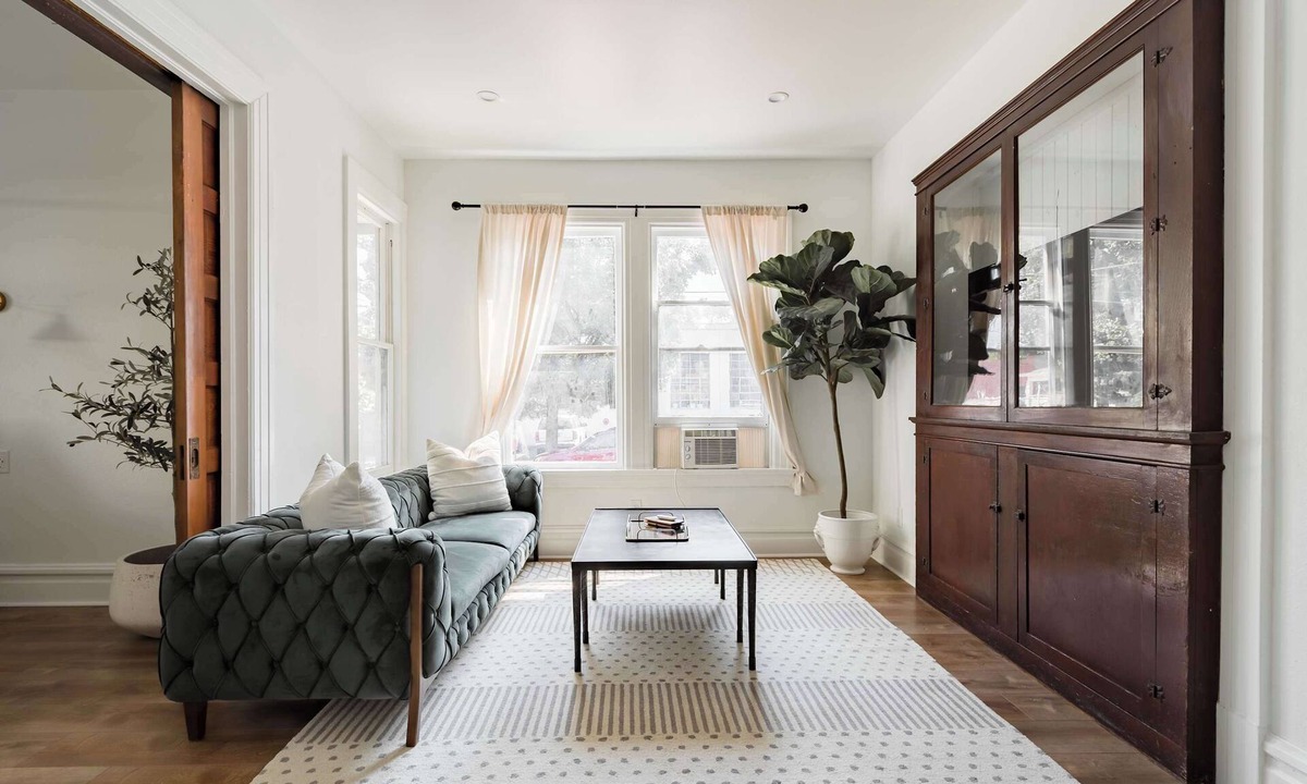Uptown Apartment | Bright & Stylish Alphabet District Suite | NW 23rd
