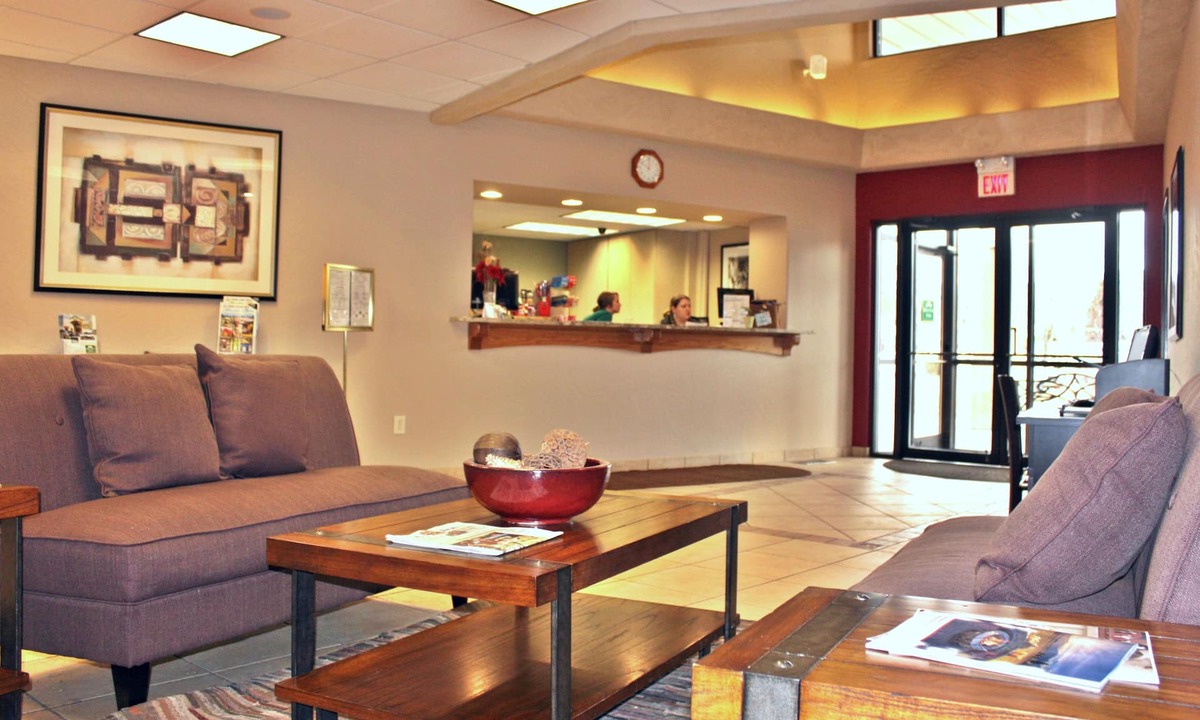 Westside Hotel | Broadway Inn Conference Center